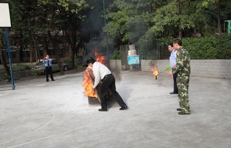 我院参加保卫处北校区办公室开展的2013年119消防月暨消防培训及演练活动