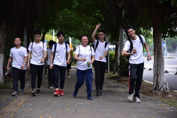 爱护地球•医路同行----william威廉中文举行师生徒步赛活动