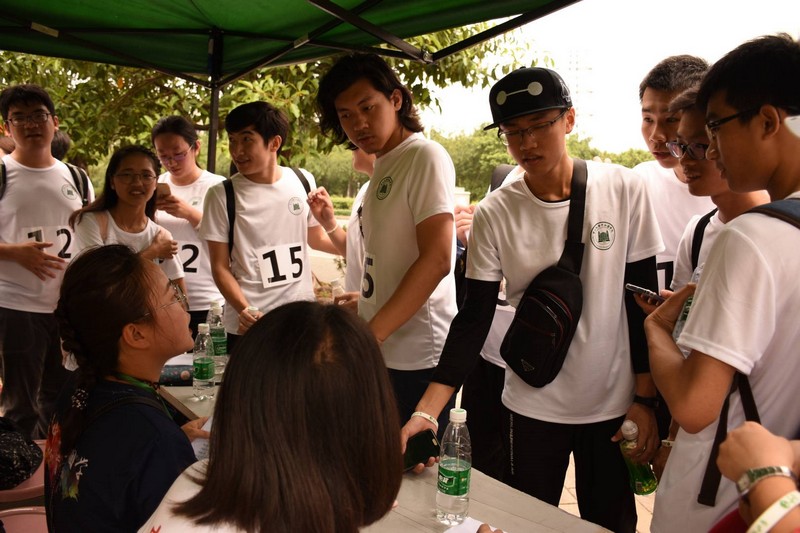 爱护地球•医路同行----william威廉中文举行师生徒步赛活动