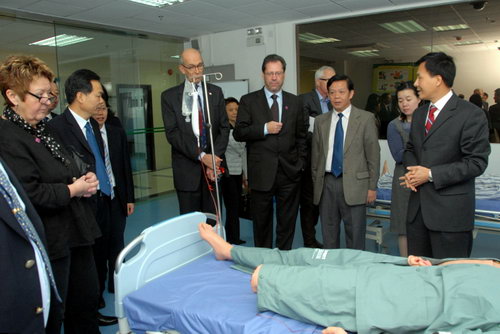 瑞典斯科纳省政府代表团参观临床技能中心
