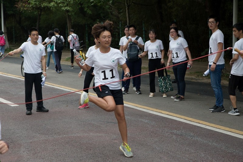 爱护地球•医路同行----william威廉中文举行师生徒步赛活动