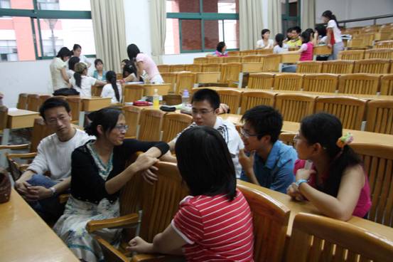 “善待学生是我们的理念”——记生化、生物、遗传党支部与护理、康复新生座谈交流