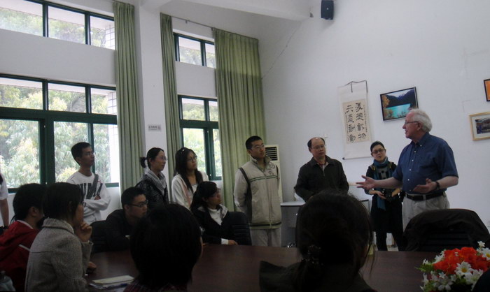 加拿大英属哥伦比亚大学教授与我院八年制学生座谈