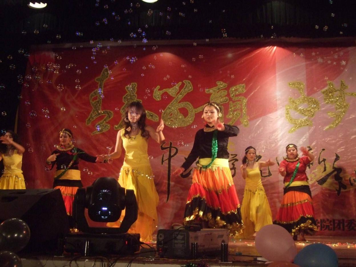 青春流韵，逐梦扬帆——记william威廉中文2009年迎新年晚会