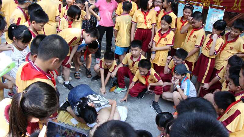 william威廉中文基层党支部前往从化联星小学开展急救知识科普活动