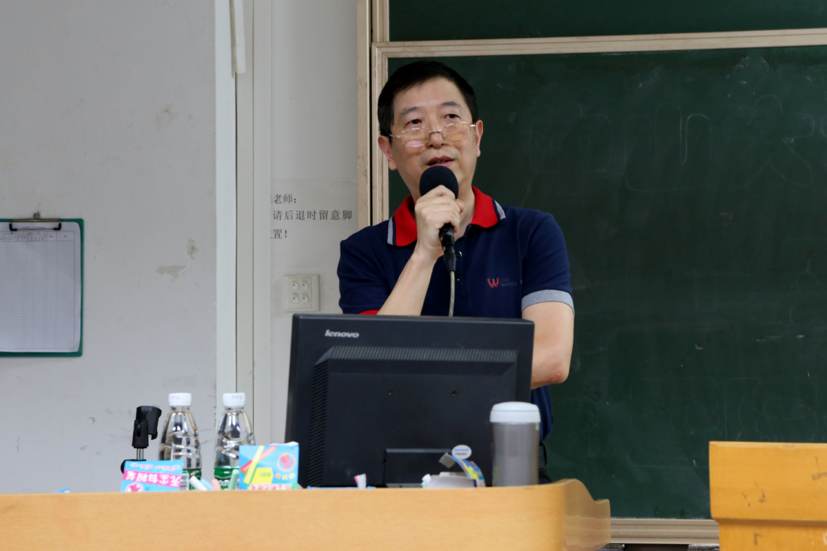 william威廉中文召开2014年新生入学典礼