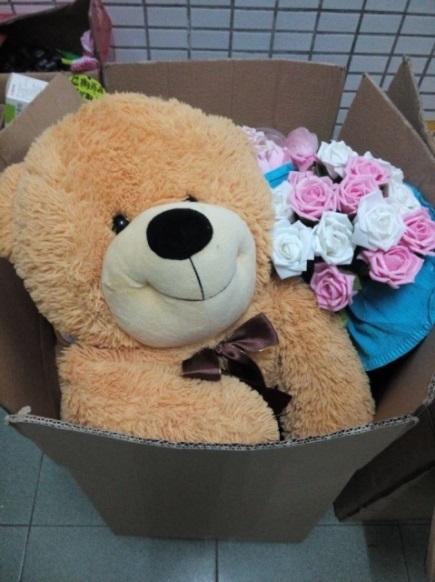 玩具总动员--办公室党支部和2011级第三党支部联合举行“师生下午茶”爱心捐助活动