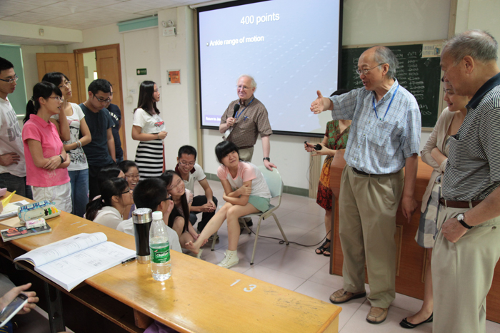 四外籍教授来校授课 众学子夏季课程获益