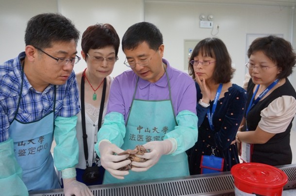 多位病理学专家莅临我院法医鉴定中心参观考察