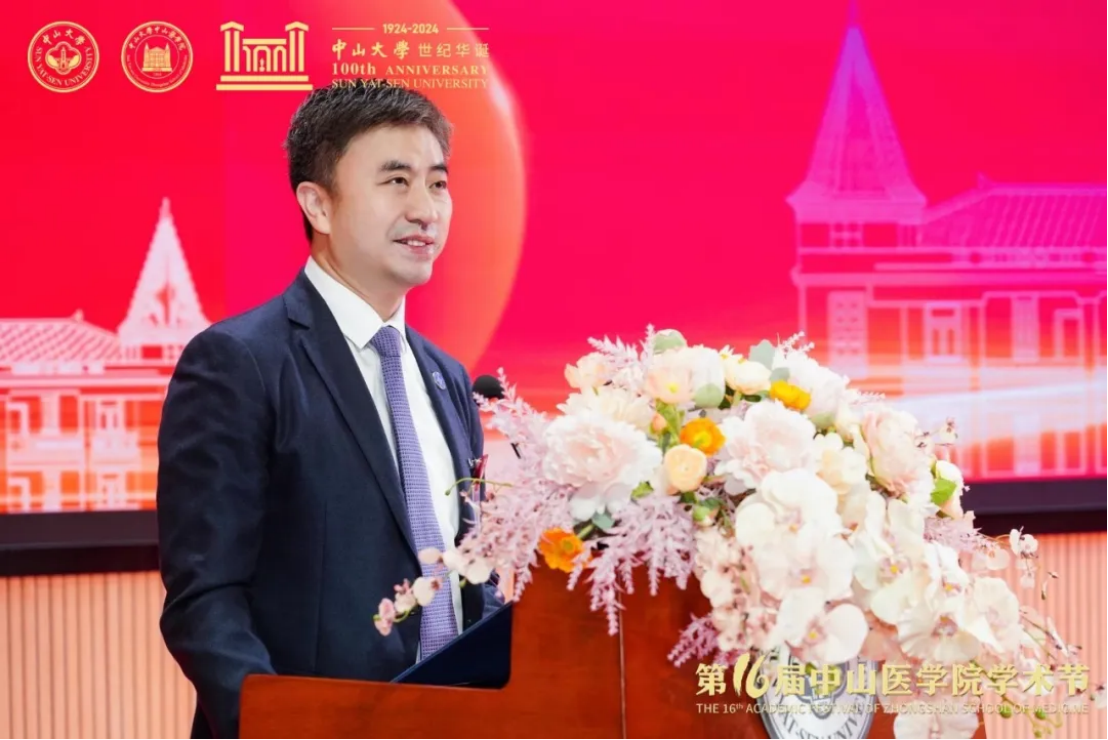 图:WilliamHill中文校长助理、william威廉中文院长匡铭教授主持第16届william威廉中文学术节开幕式