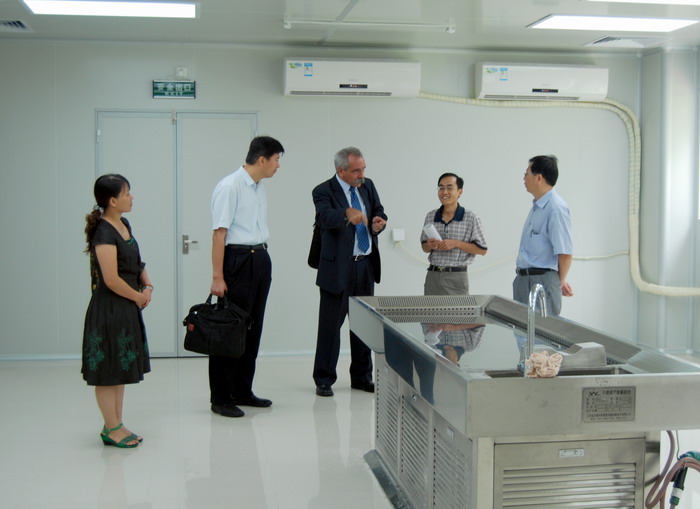 古巴哈瓦那大学校长Prof. Jorge González Pérez访问我院