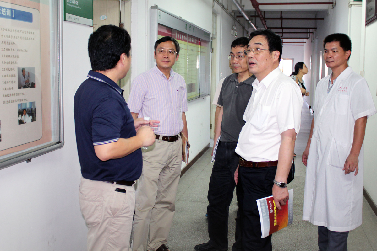 上海交通大学医学院基础医学实验教学中心主任丁文龙教授一行来访我院