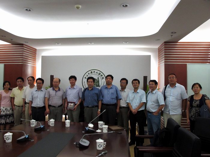 中南大学湘雅基础医学院党委书记秦晓群教授一行来我院交流访问