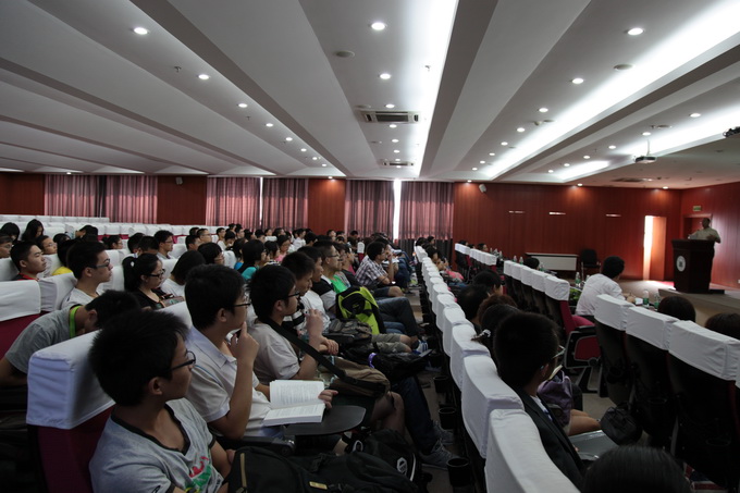 我院举行2012年开学典礼和入学教育