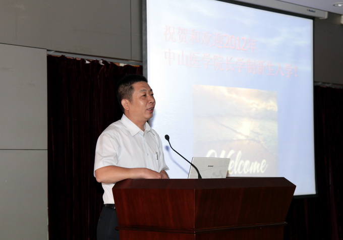 我院举行2012年开学典礼和入学教育