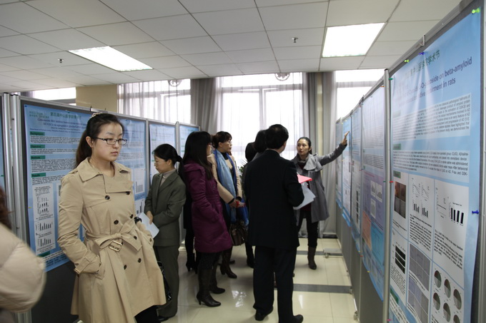 青年学术海报墙报评审现场