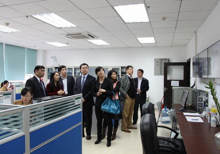 新疆医科大学校长哈木拉提·吾甫尔访问我院