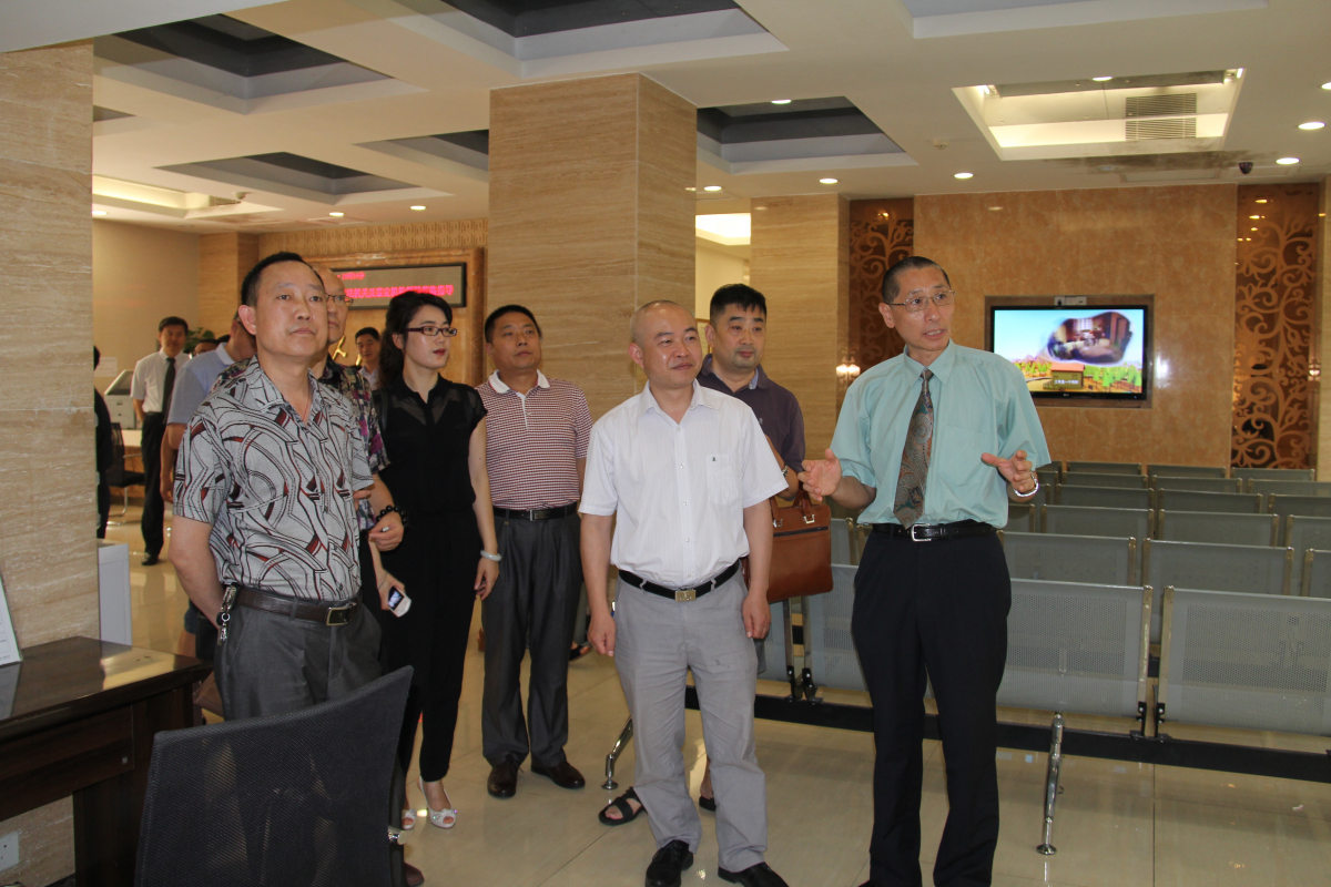 四川省泸州市司法局苏世毅副局长一行到WilliamHill中文法医鉴定中心交流考察