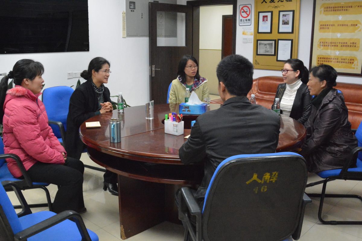 学校工会到医学实验教学中心慰问