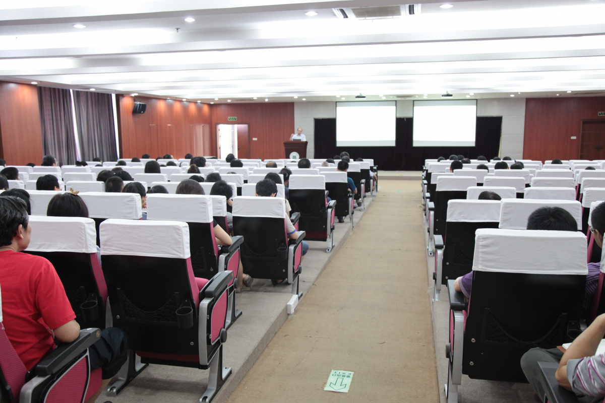 william威廉中文党委举行“三严三实”专题教育党课