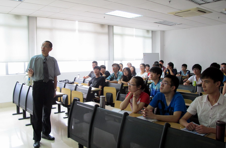 送你一双火眼金睛，分享神探破案传奇——左芷津在“师生党员下午茶”系列活动中演讲