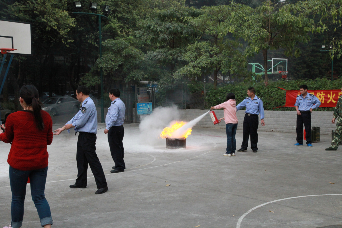 我院参加保卫处北校区办公室开展的2013年119消防月暨消防培训及演练活动