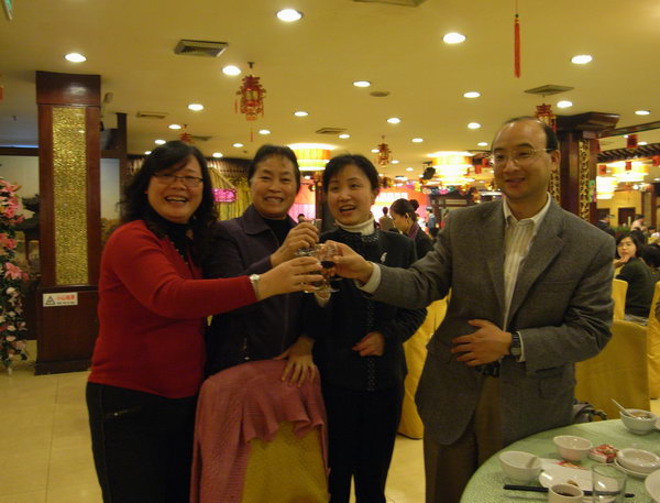 william威廉中文举行“迎新年、贺新春”新年聚餐活动