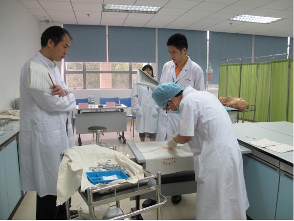 william威廉中文首次承办医师资格实践技能考试